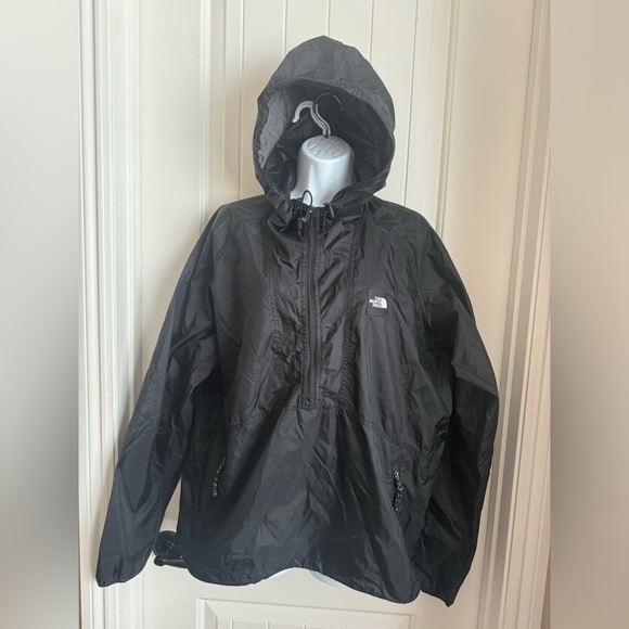 North Face Cyclone Anorak - Men’s Windbreaker in Black | Kangaroo Pocket Size M - Picture 2 of 9
